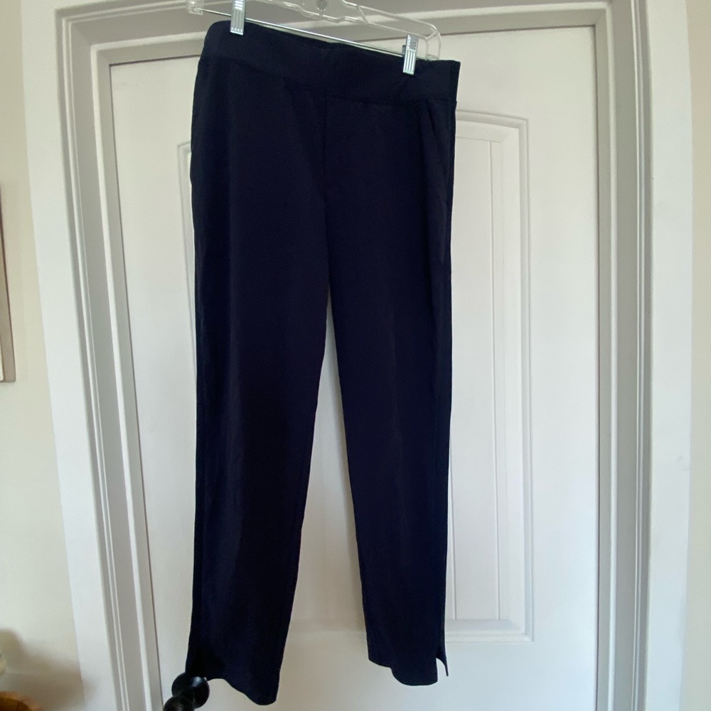 Athleta size 6 Navy Cargo Pant
